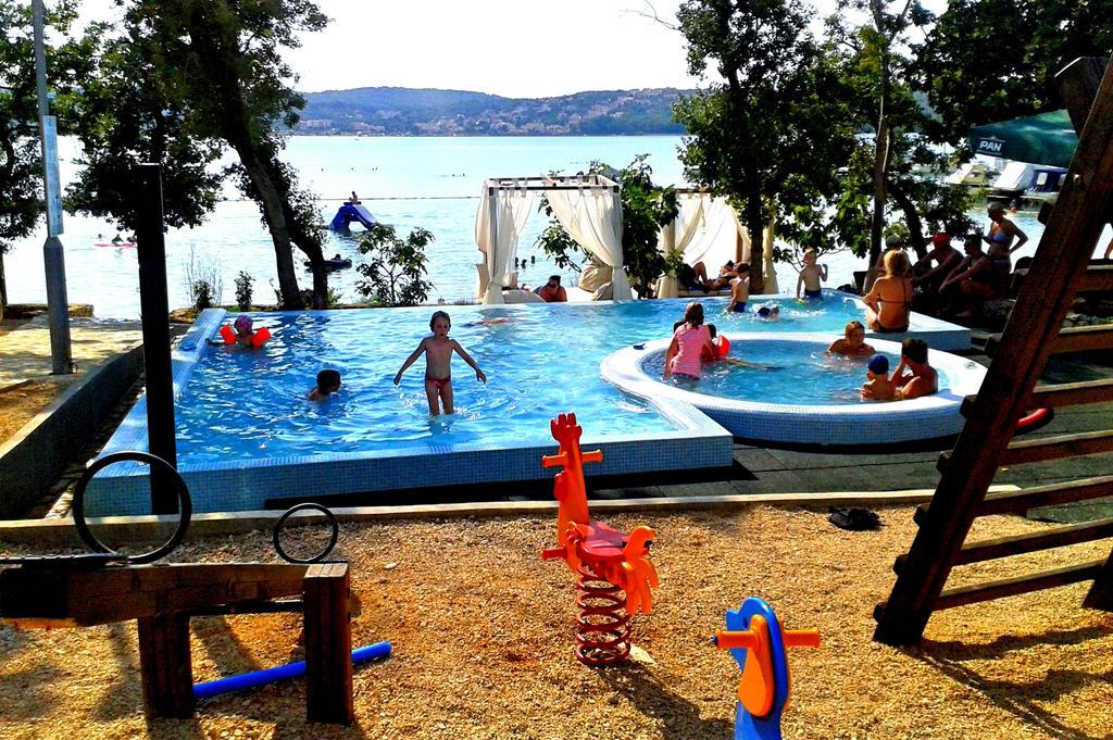 Krk Mobile Homes Klimno Εξωτερικό φωτογραφία
